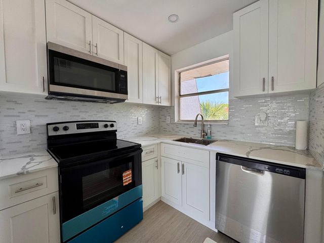 2831 E Sunrise Lakes Drive E 311, Sunrise, FL 33322