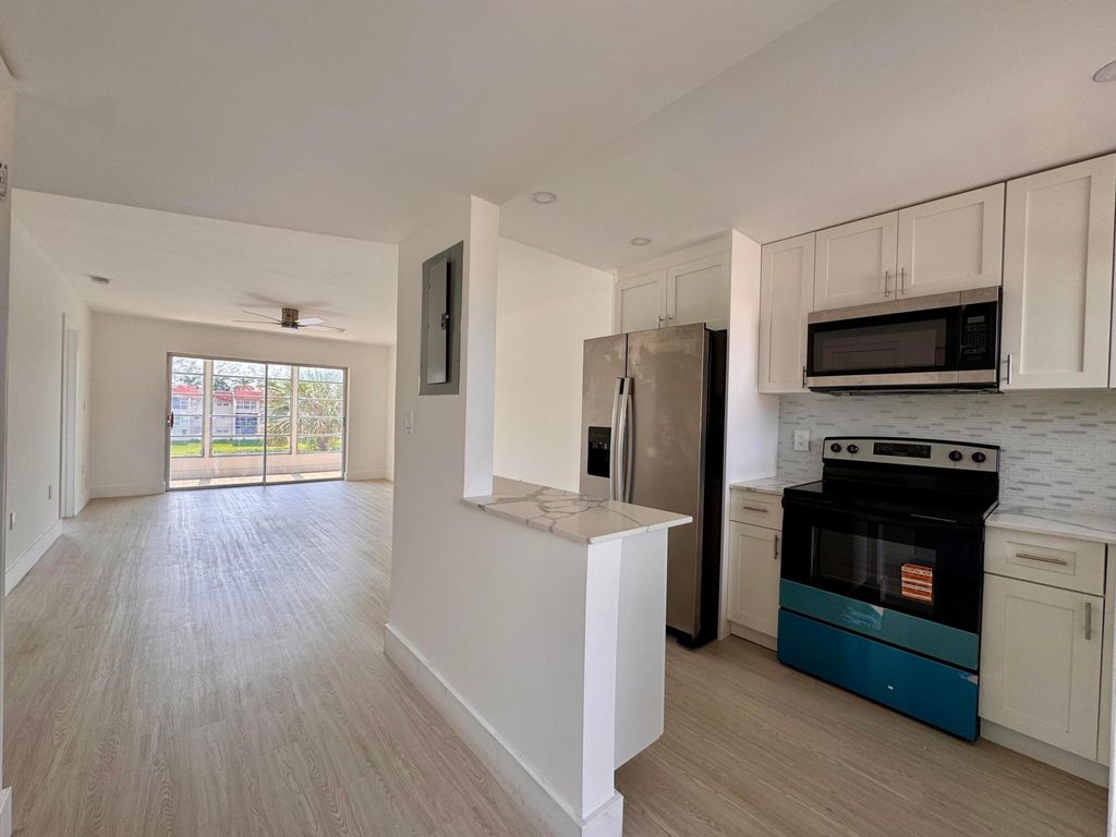2831 E Sunrise Lakes Drive E 311, Sunrise, FL 33322