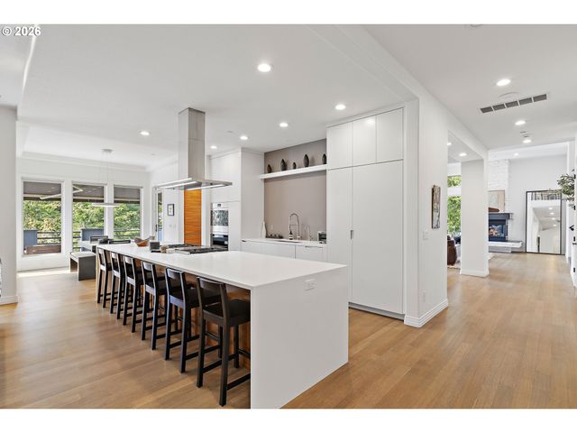 6280 Sw SHERIDAN St, Portland, OR 97225