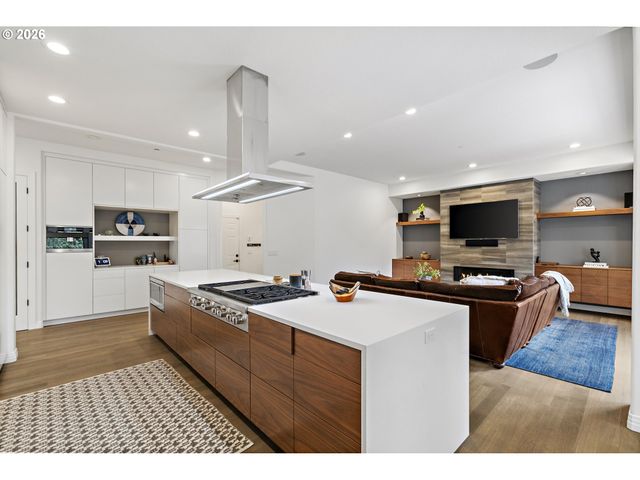 6280 Sw SHERIDAN St, Portland, OR 97225