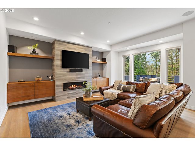 6280 Sw SHERIDAN St, Portland, OR 97225