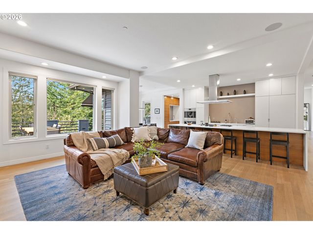 6280 Sw SHERIDAN St, Portland, OR 97225