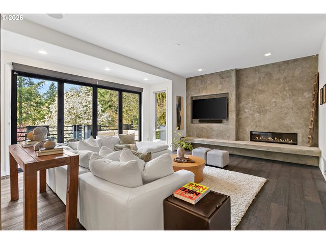 6280 Sw SHERIDAN St, Portland, OR 97225