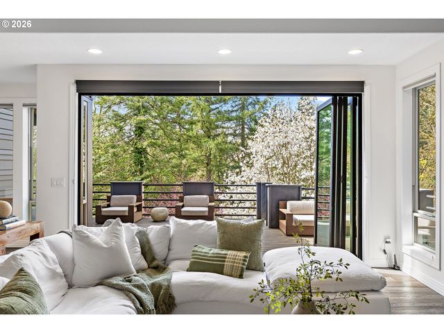 6280 Sw SHERIDAN St, Portland, OR 97225