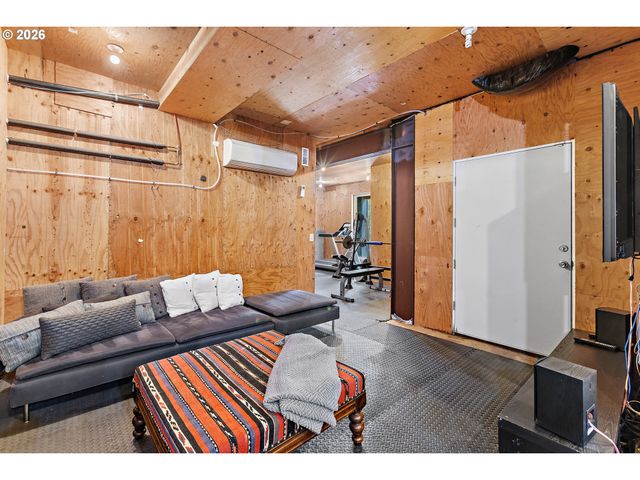 6280 Sw SHERIDAN St, Portland, OR 97225