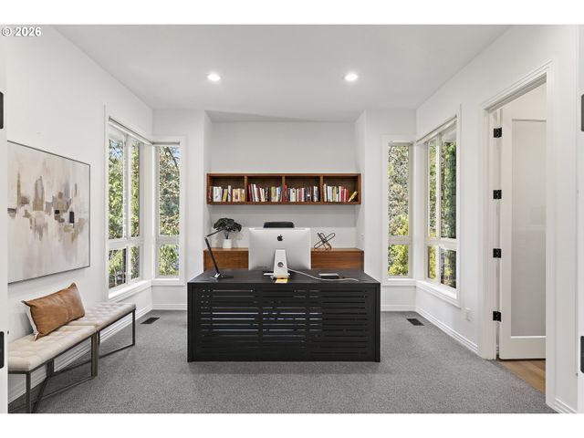 6280 Sw SHERIDAN St, Portland, OR 97225