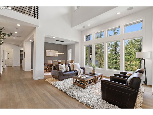 6280 Sw SHERIDAN St, Portland, OR 97225