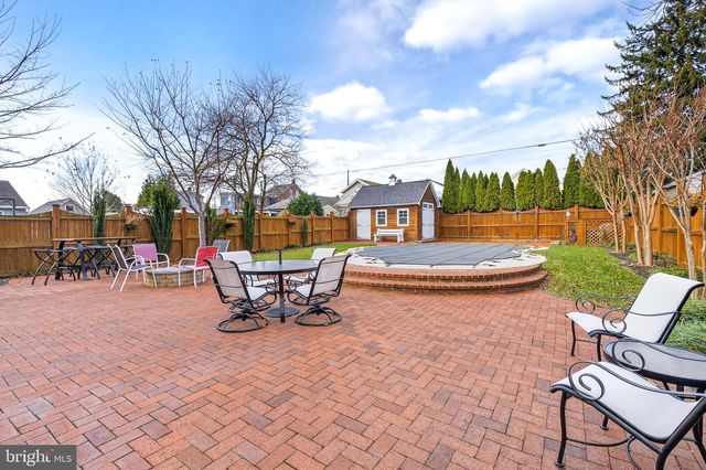 935 CHESTNUT ST, Columbia, PA 17512