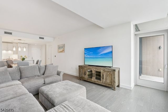 15 Morris Ave 525, Long Branch City, NJ 07740