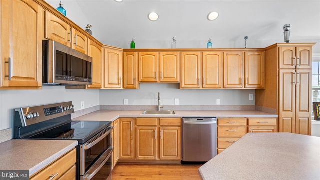 9120 HINTON AVE, Sparrows Point, MD 21219