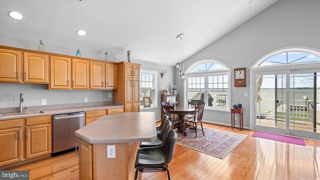 9120 HINTON AVE, Sparrows Point, MD 21219