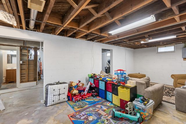 1208 Jones Street, Le Claire, IA 52753