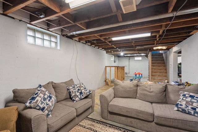 1208 Jones Street, Le Claire, IA 52753