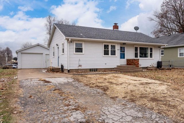 1208 Jones Street, Le Claire, IA 52753