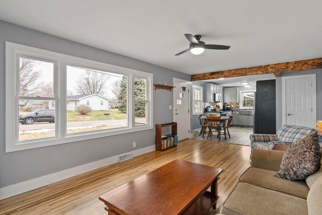 1208 Jones Street, Le Claire, IA 52753