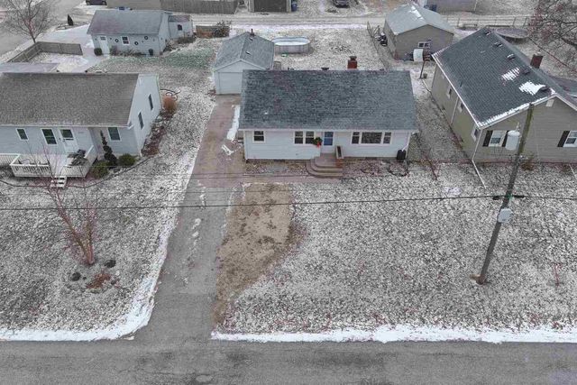 1208 Jones Street, Le Claire, IA 52753