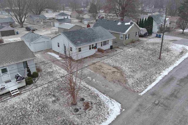 1208 Jones Street, Le Claire, IA 52753