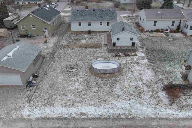 1208 Jones Street, Le Claire, IA 52753