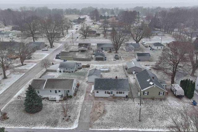 1208 Jones Street, Le Claire, IA 52753