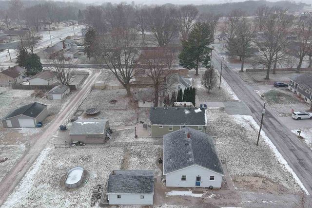 1208 Jones Street, Le Claire, IA 52753