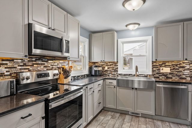 1208 Jones Street, Le Claire, IA 52753