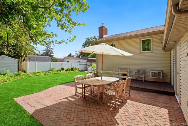 21 Kossuth Street, Deer Park, NY 11729