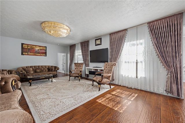 1120 Senna Street, Tipp City, OH 45371