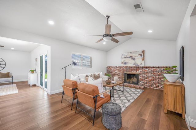 1521 Stanford Avenue, Clovis, CA 93611