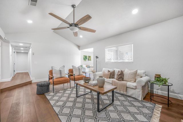 1521 Stanford Avenue, Clovis, CA 93611