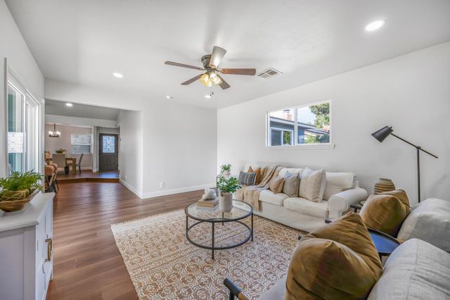 1521 Stanford Avenue, Clovis, CA 93611