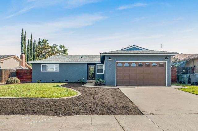 1521 Stanford Avenue, Clovis, CA 93611