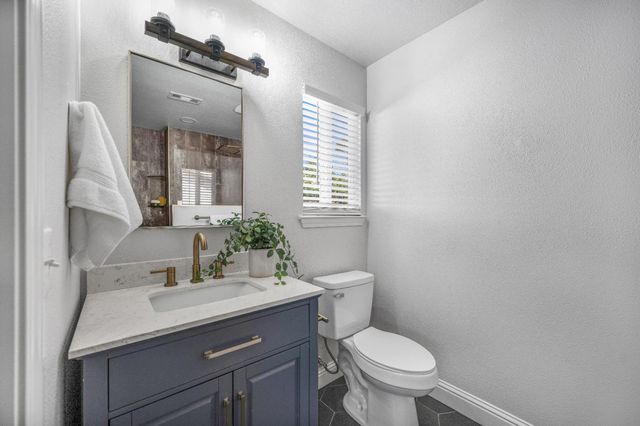 1521 Stanford Avenue, Clovis, CA 93611