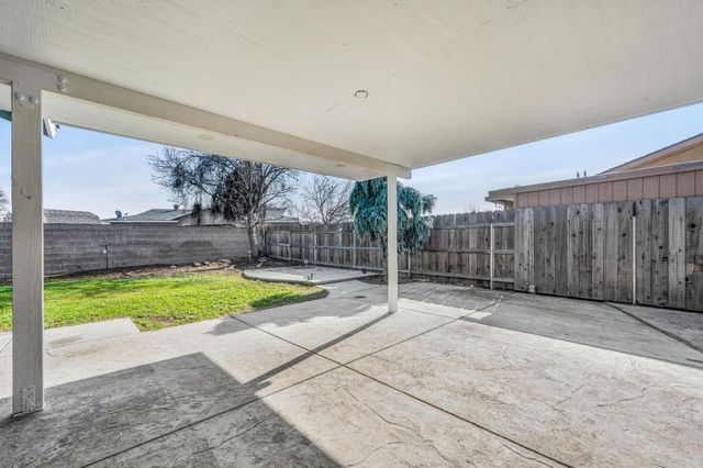 1521 Stanford Avenue, Clovis, CA 93611