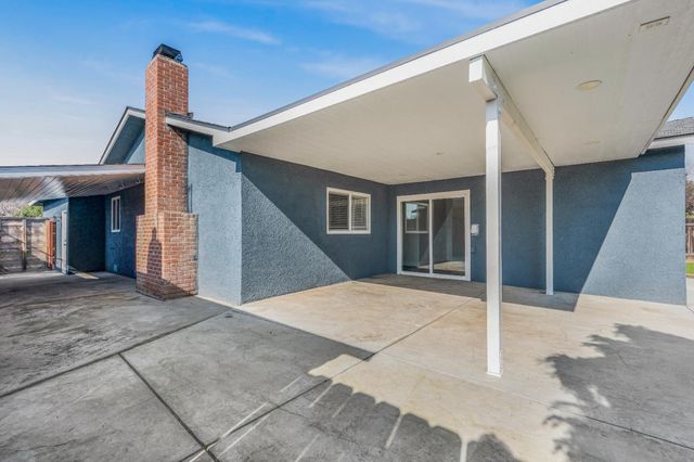 1521 Stanford Avenue, Clovis, CA 93611