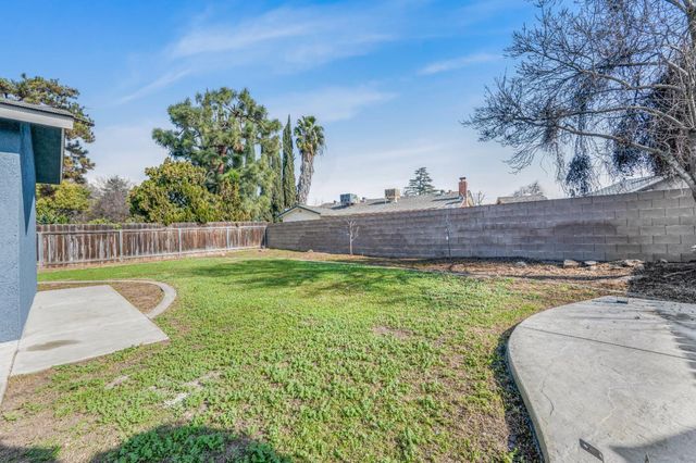 1521 Stanford Avenue, Clovis, CA 93611