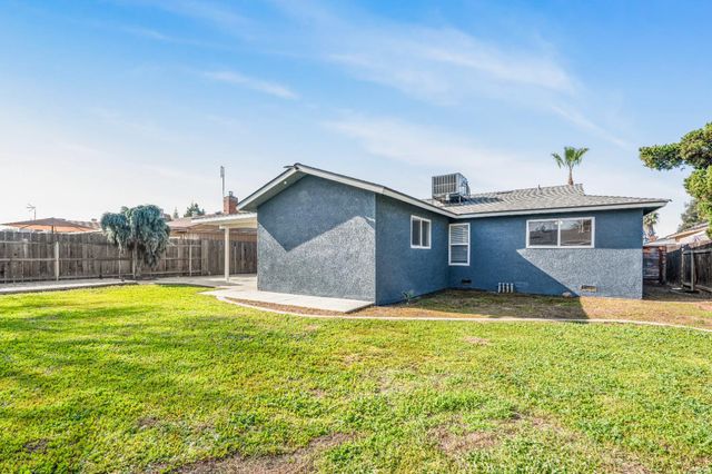 1521 Stanford Avenue, Clovis, CA 93611