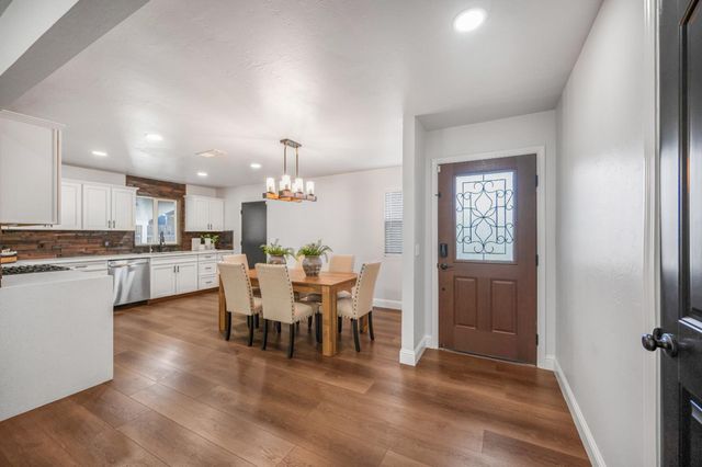 1521 Stanford Avenue, Clovis, CA 93611