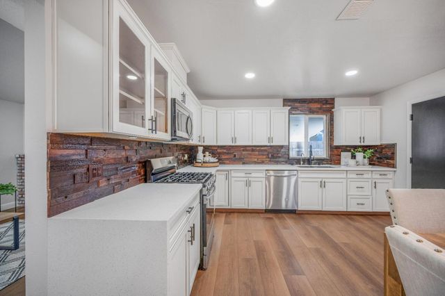 1521 Stanford Avenue, Clovis, CA 93611