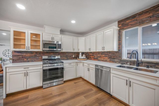 1521 Stanford Avenue, Clovis, CA 93611