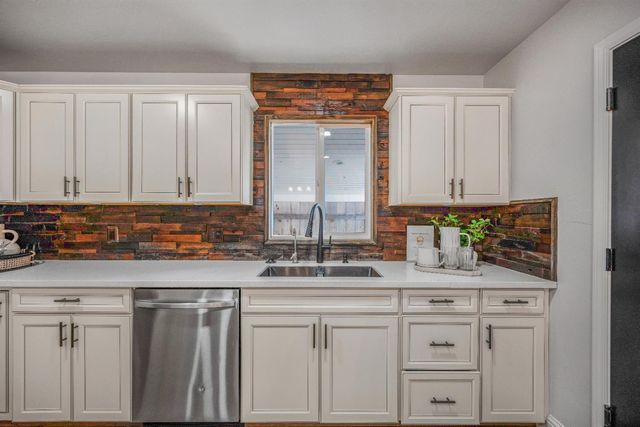 1521 Stanford Avenue, Clovis, CA 93611