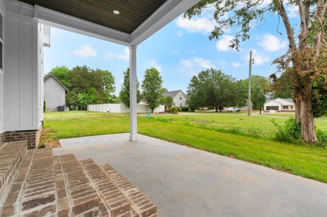 347 Campfire Ct, Winchester, TN 37398
