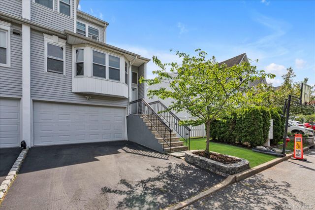 7 Eastern Drive, New Hyde Park, NY 11040