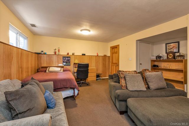 7 Eastern Drive, New Hyde Park, NY 11040