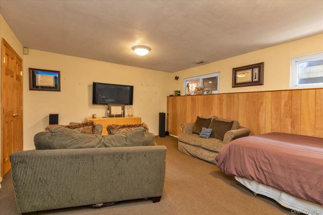 7 Eastern Drive, New Hyde Park, NY 11040