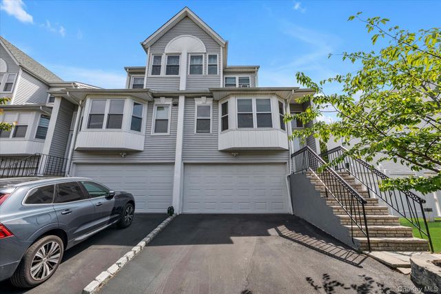 7 Eastern Drive, New Hyde Park, NY 11040