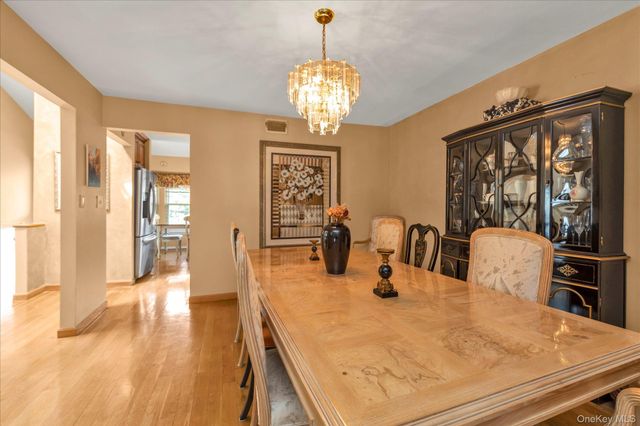 7 Eastern Drive, New Hyde Park, NY 11040