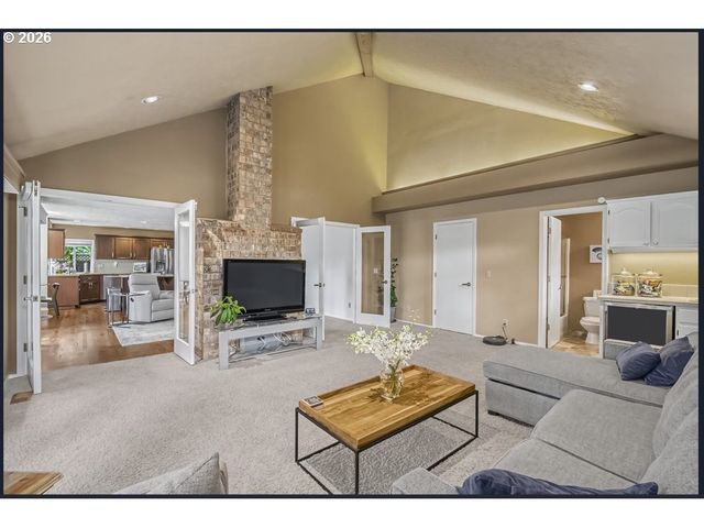 16323 Ne Eugene Ct, Portland, OR 97230