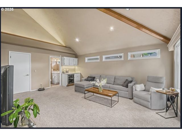 16323 Ne Eugene Ct, Portland, OR 97230