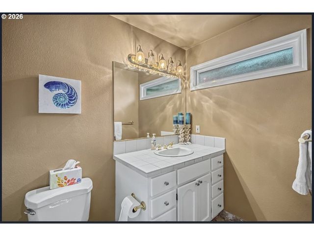 16323 Ne Eugene Ct, Portland, OR 97230