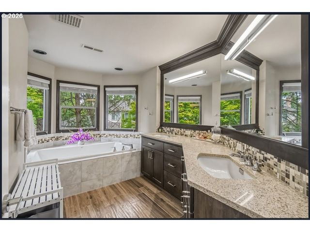 16323 Ne Eugene Ct, Portland, OR 97230